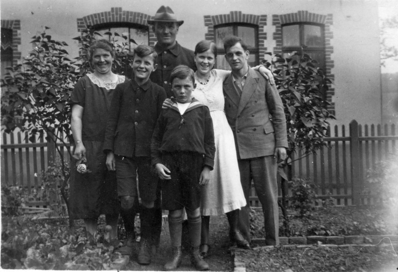 Familie im Hausgarten, Rheinland um 1930