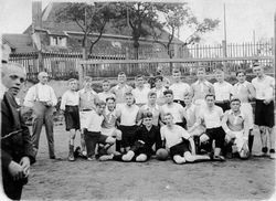 Zwei Fußballmannschaften, Saarland 1910-20er