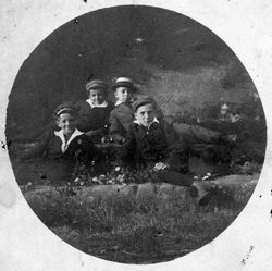 4 Jungen, wohl 1910-20