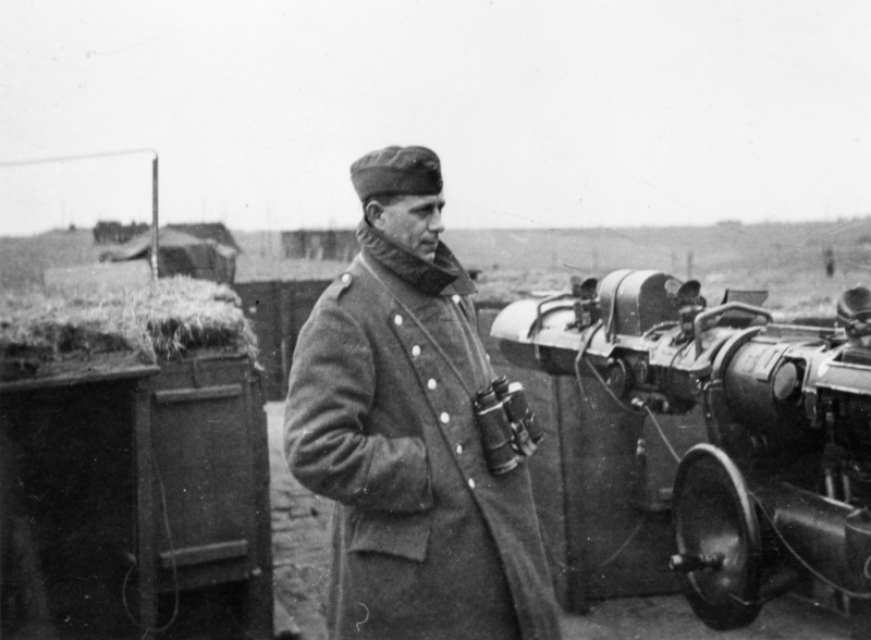 Am Kommandogerät der Flak, wohl Dorsten um 1942-45