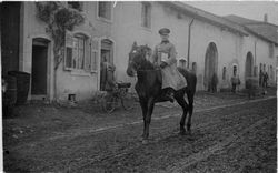Mit Pferd und Fahrrad in Lothringen, 1914