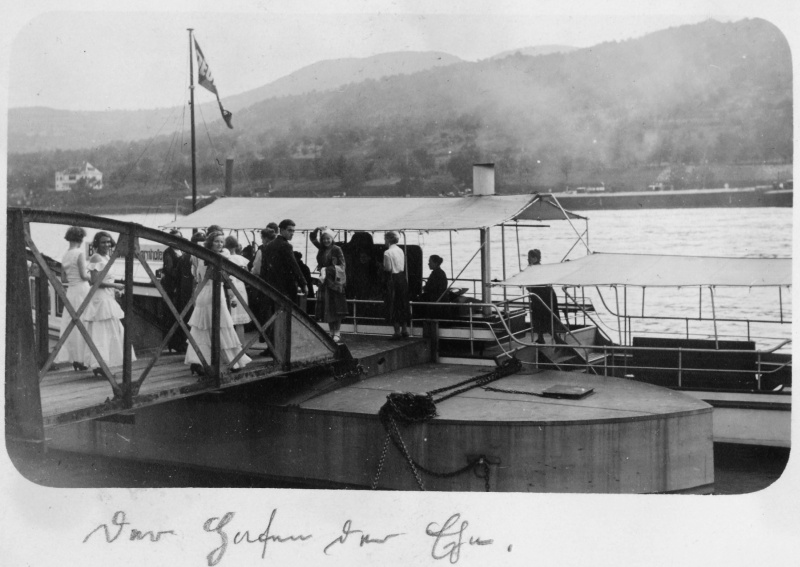 Bootsausflug bei Bornhofen und Burg Sterrenberg, wohl 1930er