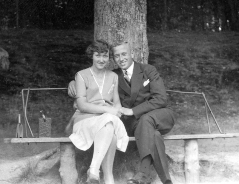 Paar auf Bank, 1924