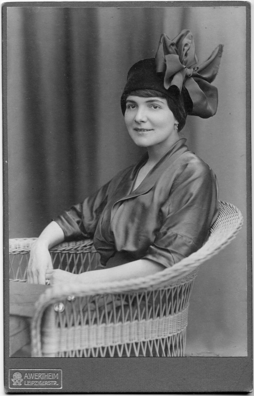 Frauenporträt Nr. 1 bei A. Wertheim, Berlin Januar 1915