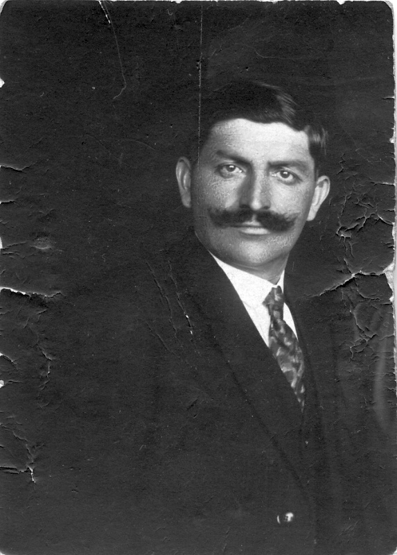 Mann im Anzug mit Schnäuzer, Saarbrücken 1920er