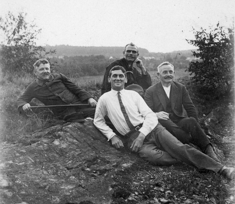 4 Männer auf Fels, wohl Saarland um 1930